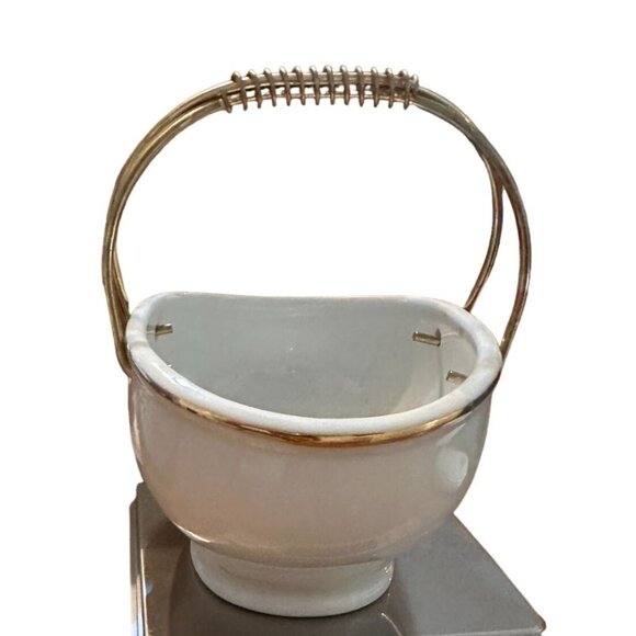 Vintage Ceramic Basket With Gold Handle & Strawberry Shortcake Design - Picture 4 of 9
